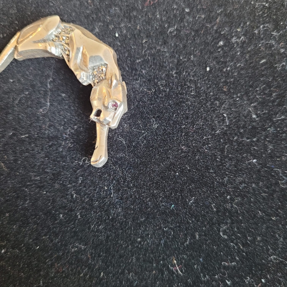Elegant Silver Panther Brooch - Picture 5 of 5